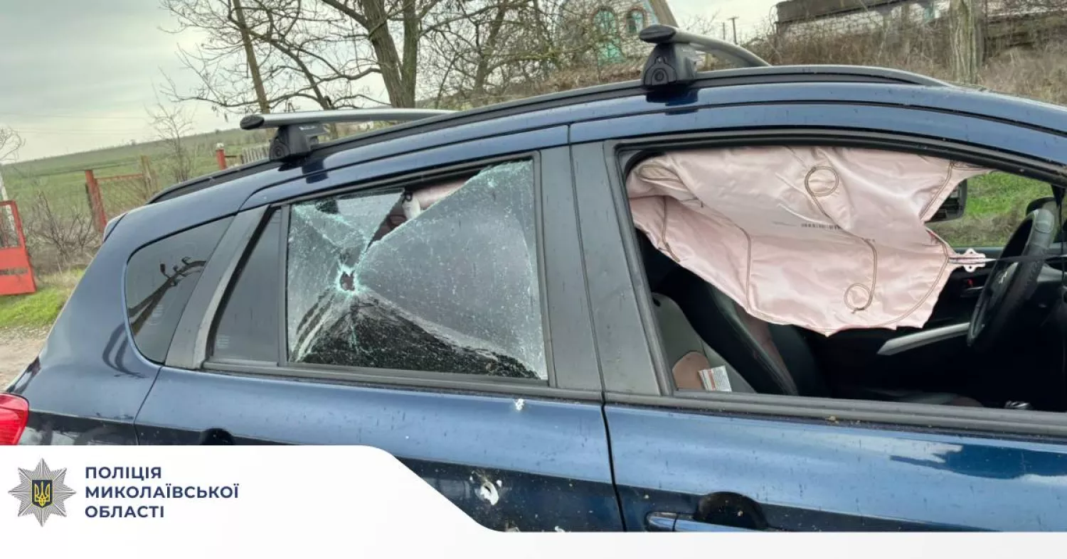 Дрон атакував авто на трасі в Миколаївській області 7 січня. Фото: Нацполіція