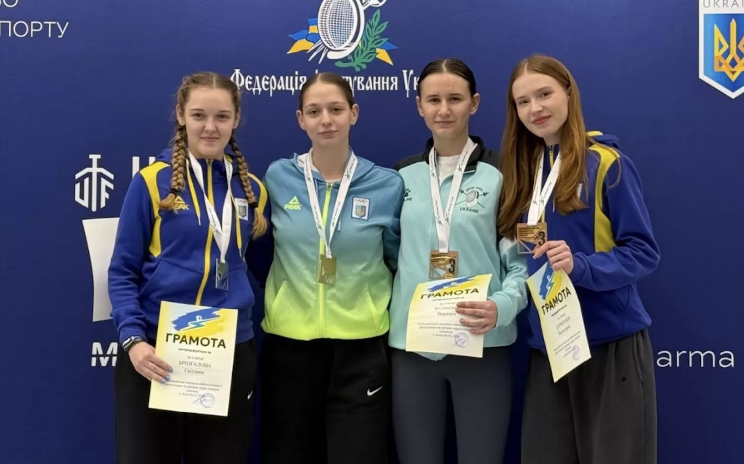 Фехтувальниці з Миколаєва на всеукраїнських змаганнях у Києві. Фото: Федерація фехтування України