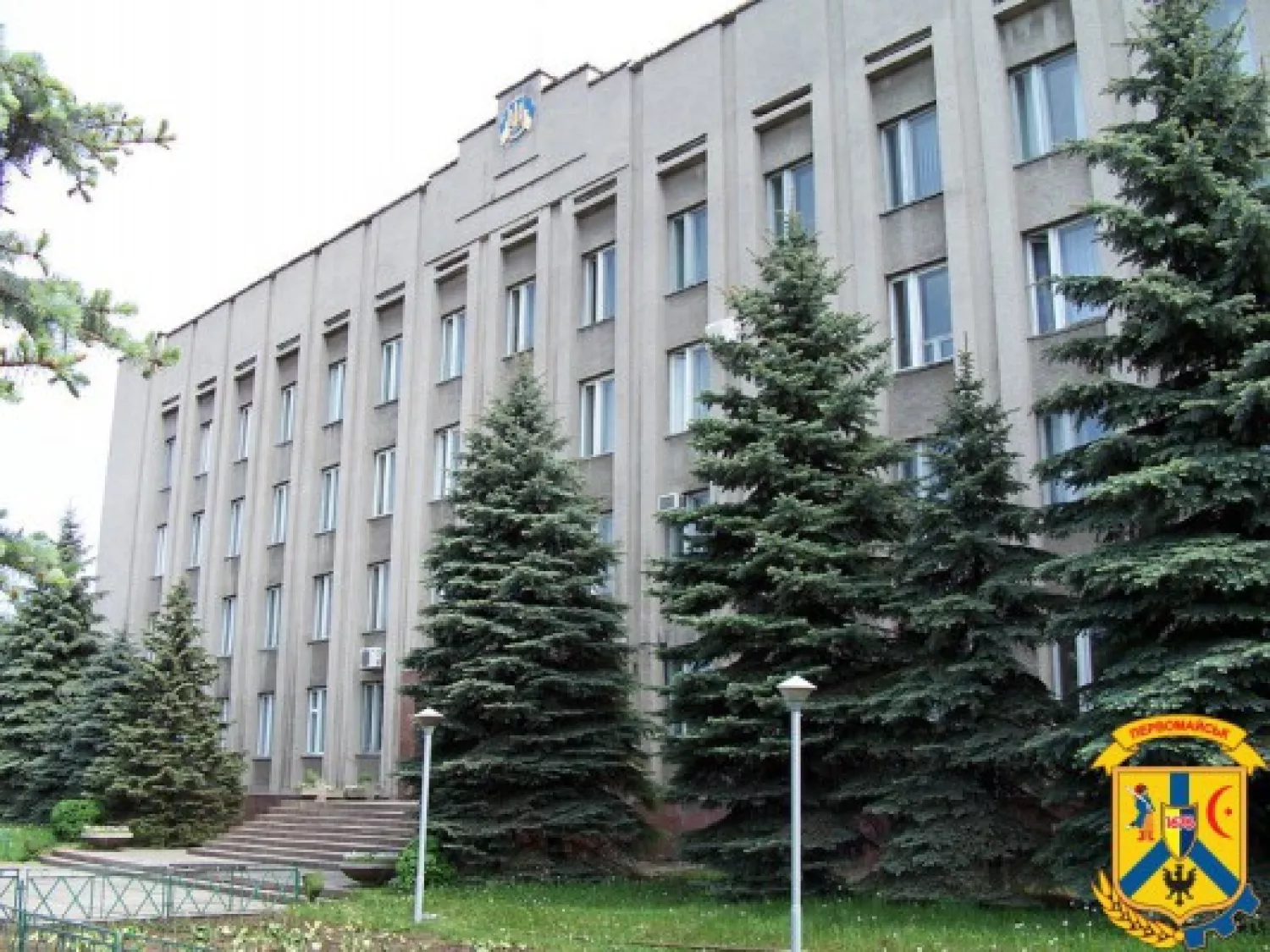 Будівля Первомайської міської ради. Фото з сайту міськради