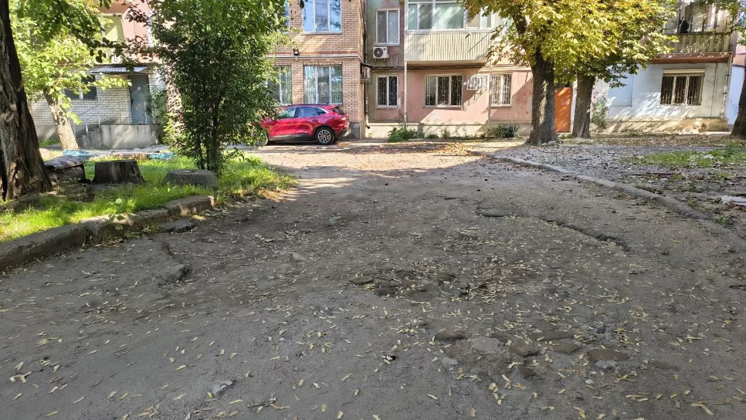 Внутрішньоквартальний проїзд по вул. Південній, 72-76. Фото: МикВісті