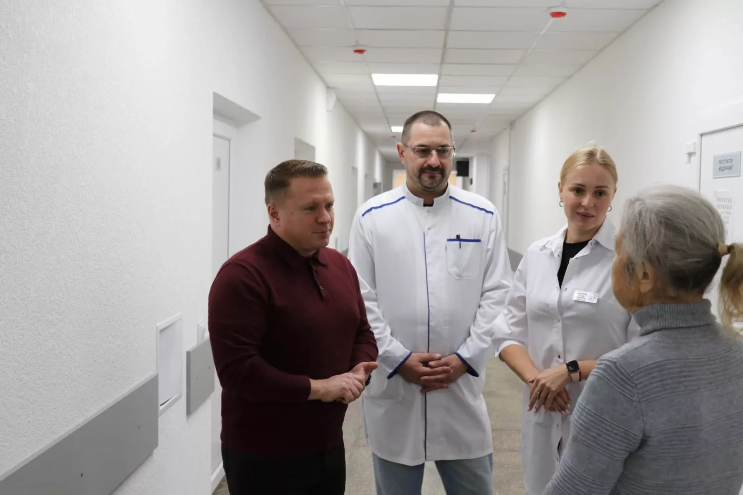 На Миколаївщині вперше в Україні онкопацієнтка отримала ліки на основі медичного канабісу. Фото: Миколаївська обласна рада