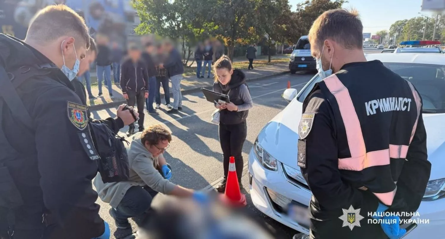 Правоохоронці на місці вбивства на Люстдорфській дорозі в Одесі. Фото нацполіція