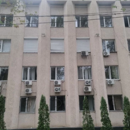Будівля Податкової служби постраждала внаслідок російського обстрілу Миколаєва 10 жовтня, фото ДПС
