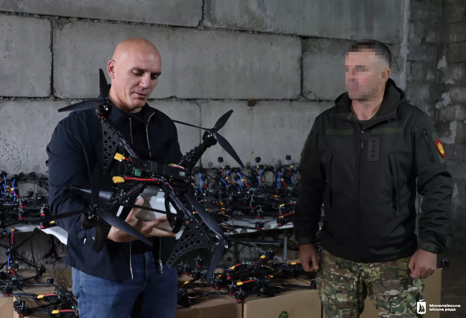 Влада Миколаєва регулярно передає дрони військовим підрозділам, фото пресслужби Миколаївської міської ради