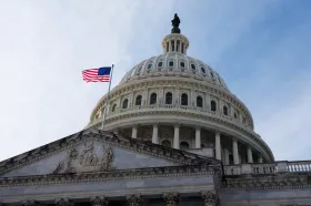 Сенатори США вимагають від Трампа скасувати дозвіл на імпорт російського дизеля. Ілюстративне фото: Арон Шварц / AFP