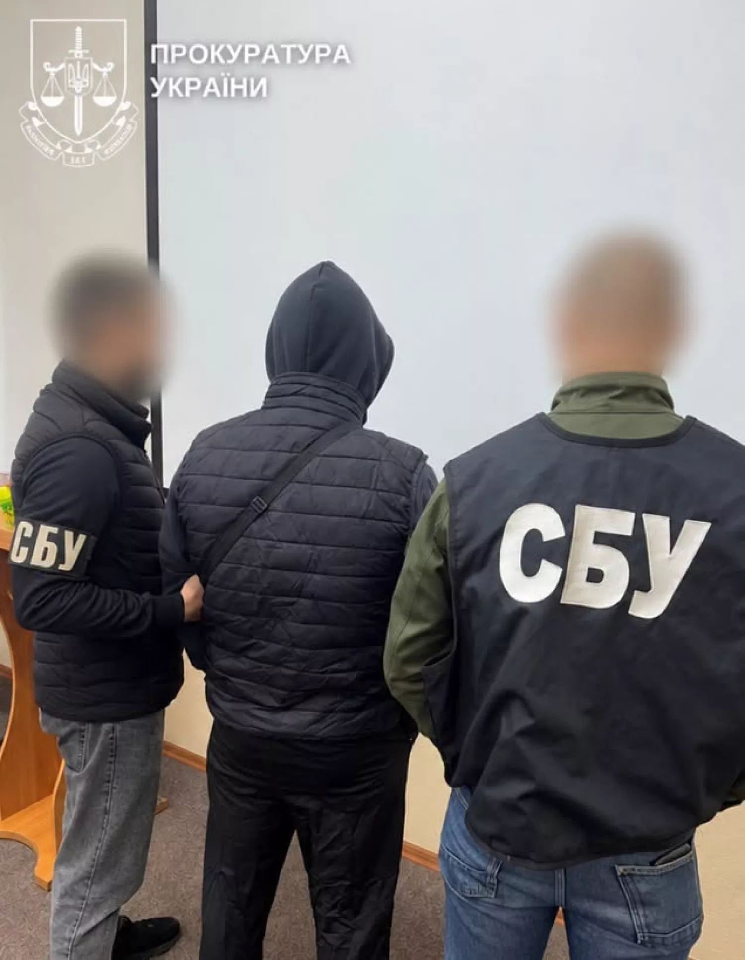 Двом миколаївцям оголосили про підозру у держзраді за реєстрацію Starlink росіянам. Фото: прокуратура