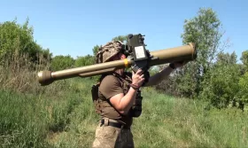 Український військовий з ПЗРК LMM Martlet. Кадр з відео ДШВ ЗСУ