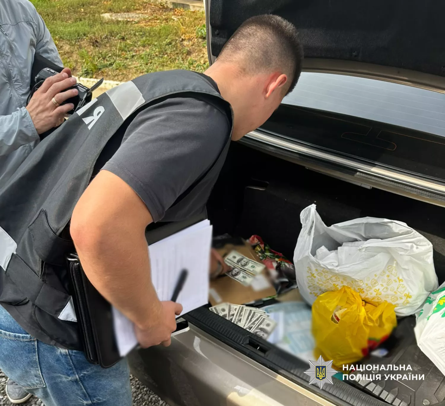 Лікар у Одесі підозрюється у вимаганні 8 тисяч доларів за фіктивну інвалідність. Фото нацполіція