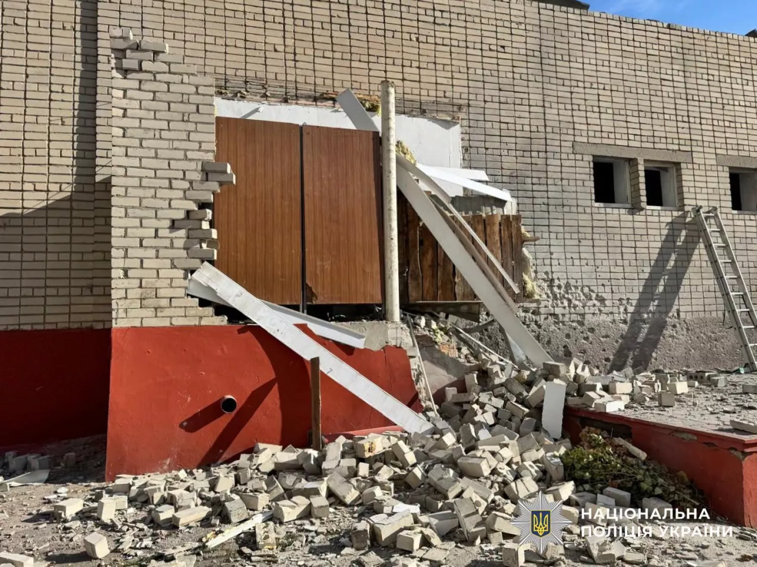 Наслідки обстрілу Херсонщини. Фото: Нацполіція