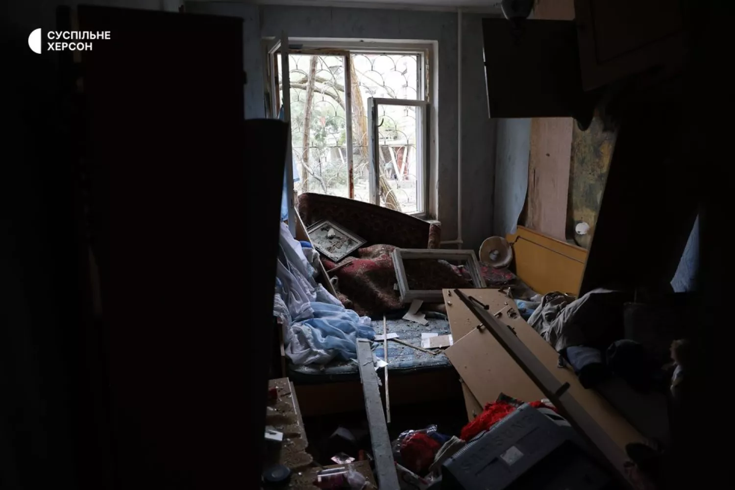 Росіяни скинули вісім авіабомб на Херсон 17 жовтня. Фото: «Суспільне Херсон»