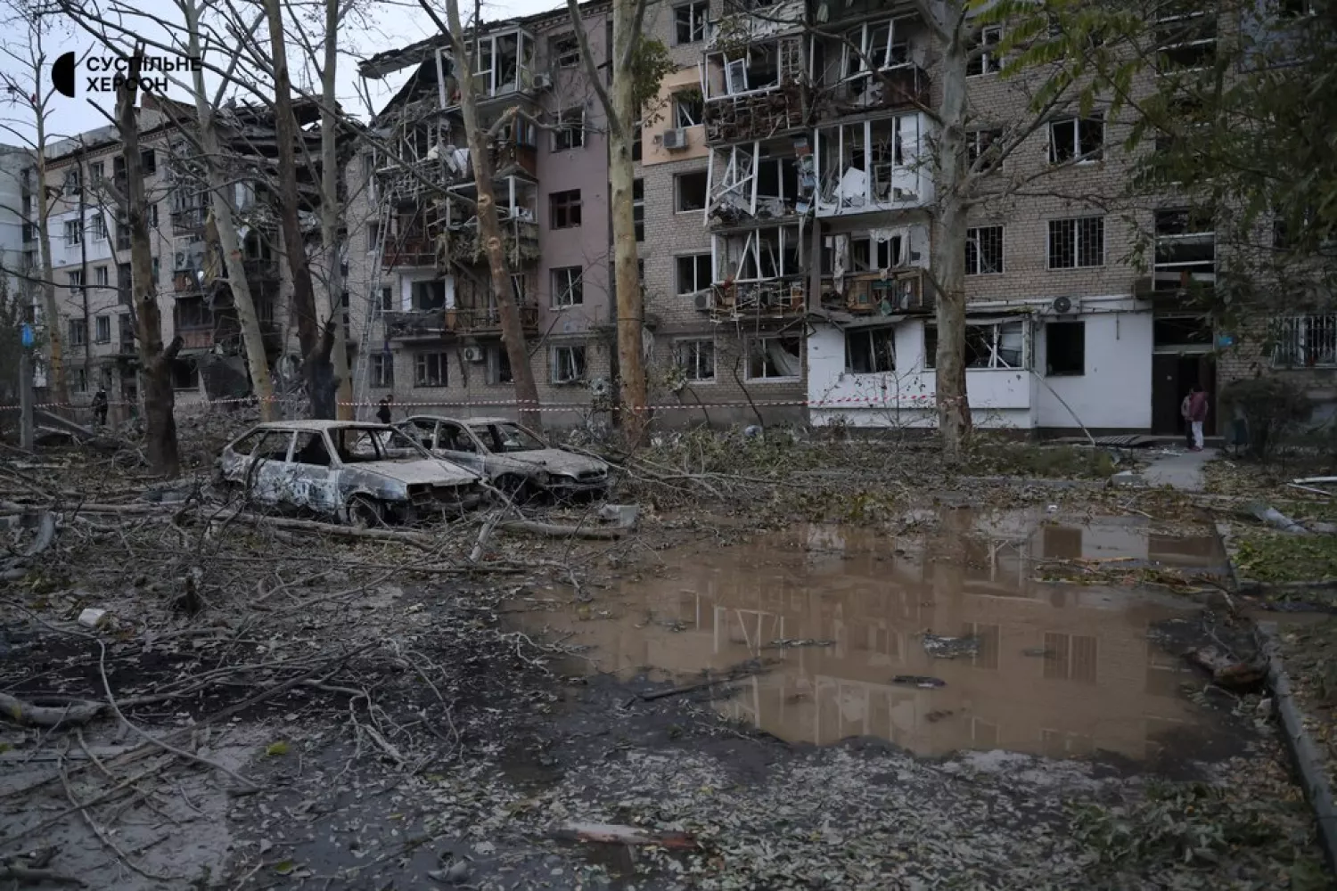 Росіяни скинули вісім авіабомб на Херсон 17 жовтня. Фото: «Суспільне Херсон»
