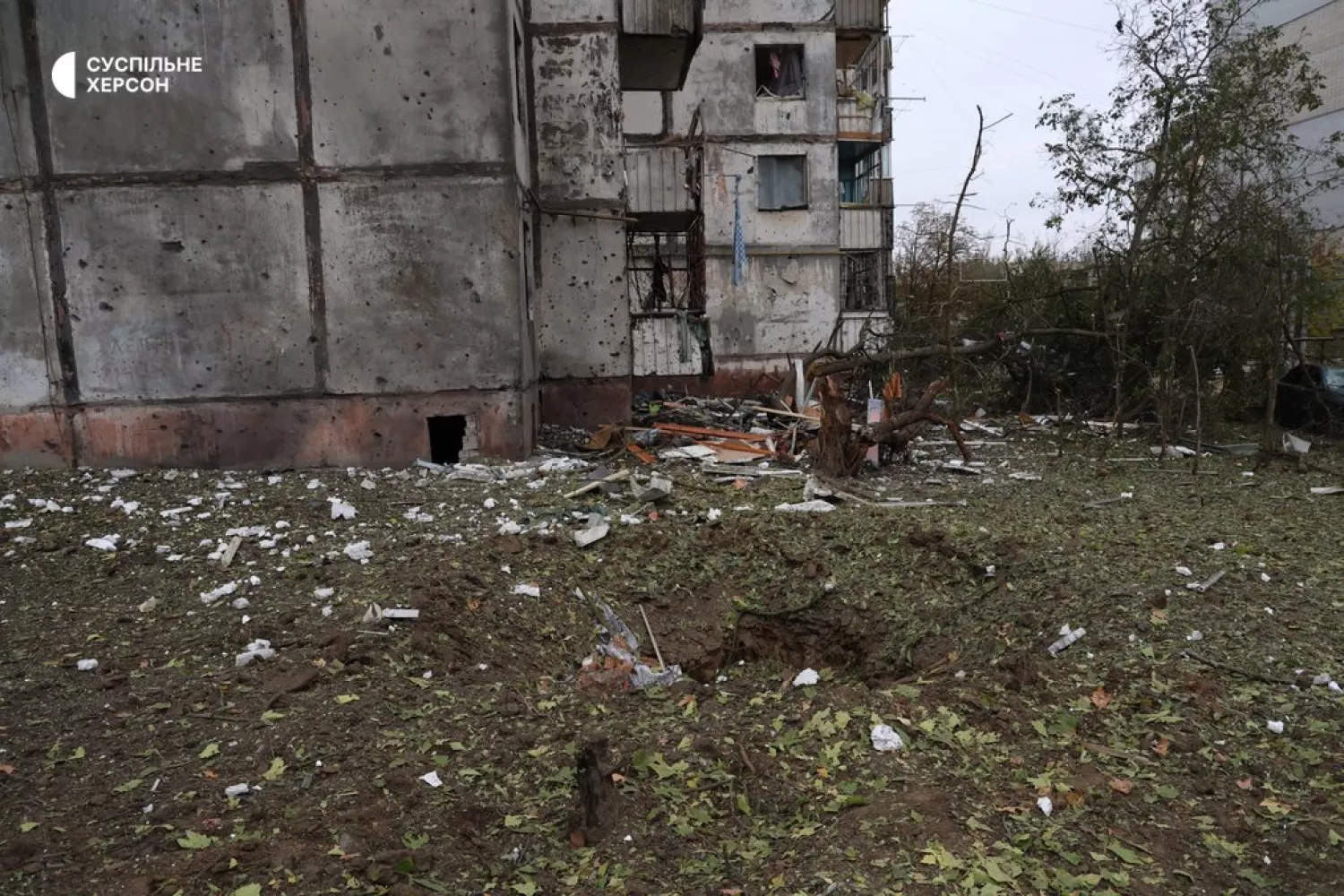 Росіяни скинули вісім авіабомб на Херсон 17 жовтня. Фото: «Суспільне Херсон»