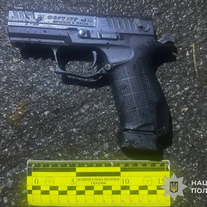 У Тернополі п’яний чоловік стріляв біля школи та поранив підлітка. Фото: Нацполіція