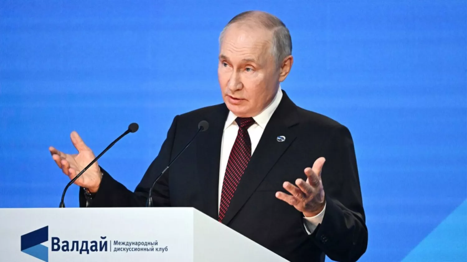 Путін назвав безглуздою ідею взаємно припинити удари по суднах і НПЗ. Фото: росЗМІ