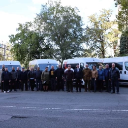 Миколаївщині передали сім авто для перевезення людей на кріслах колісних. Фото: Миколаївська ОВА