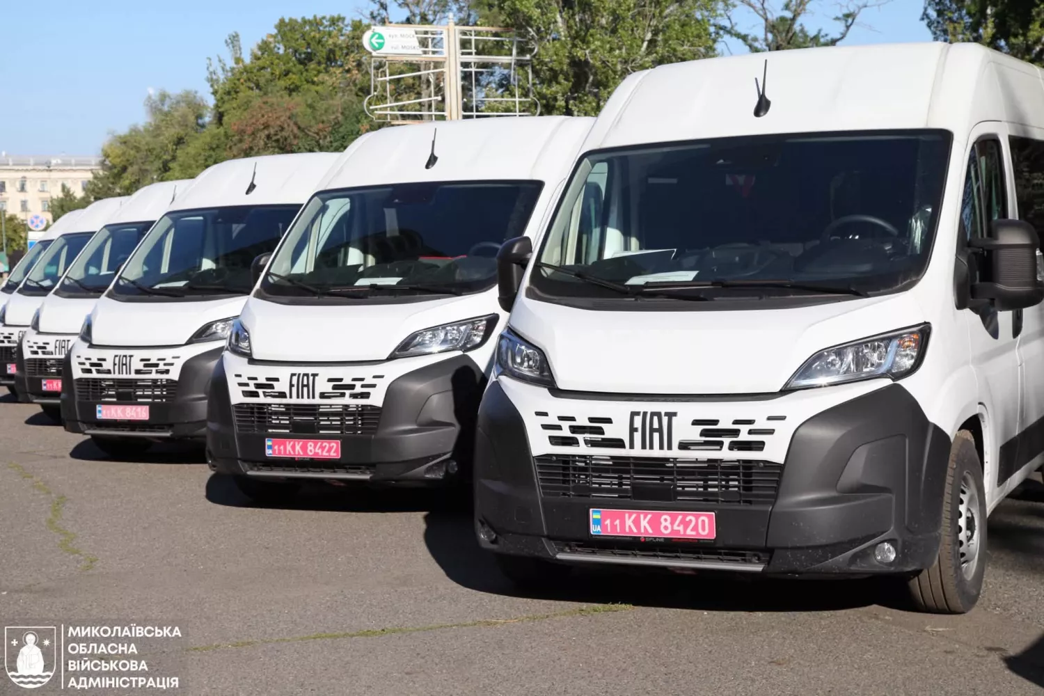 Миколаївщині передали сім авто для перевезення людей на кріслах колісних. Фото: Миколаївська ОВА