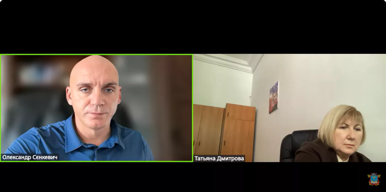 Мер Олександр Сєнкевич та в.о. обов'язків начальника управління активів. Скриншот з трансляції