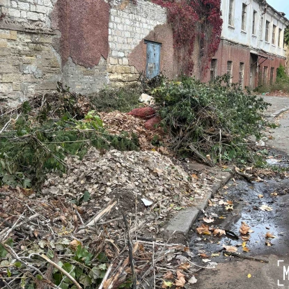 Територія біля скверу «Адміралтейський». Фото: МикВісті