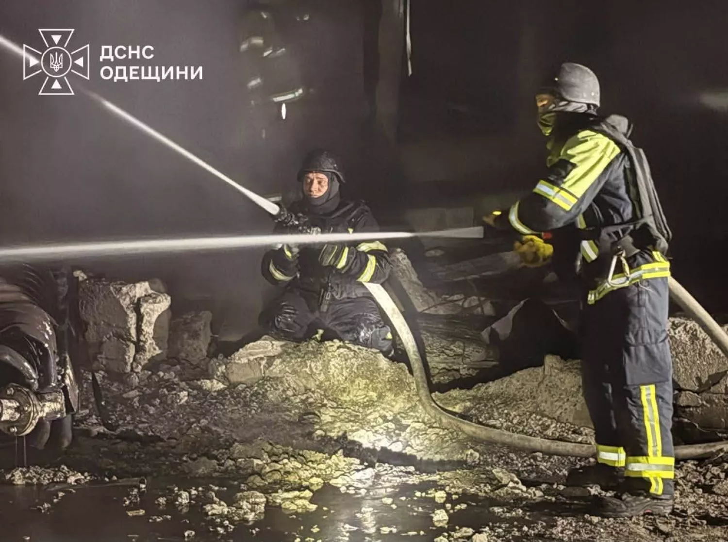 Російська атака пошкодила енергооб’єкти на Одещині. Фото: ДСНС