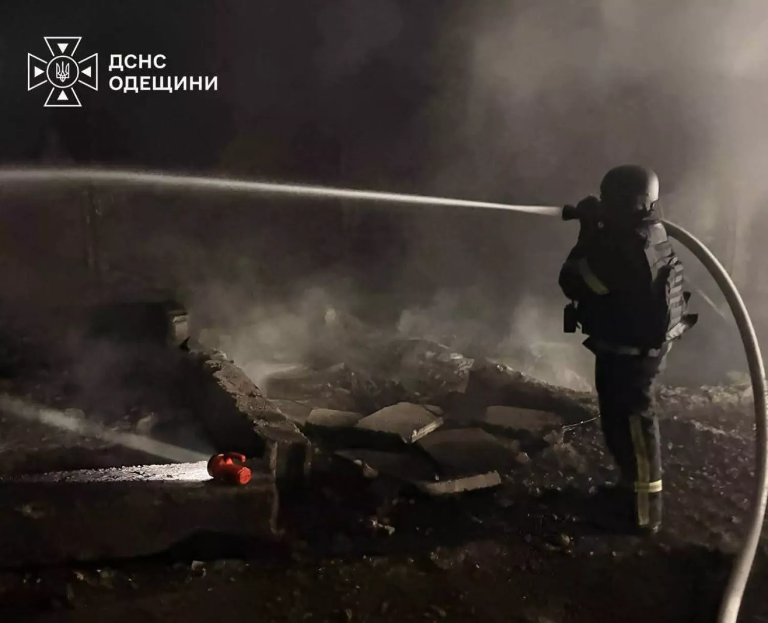 Російська атака пошкодила енергооб’єкти на Одещині. Фото: ДСНС