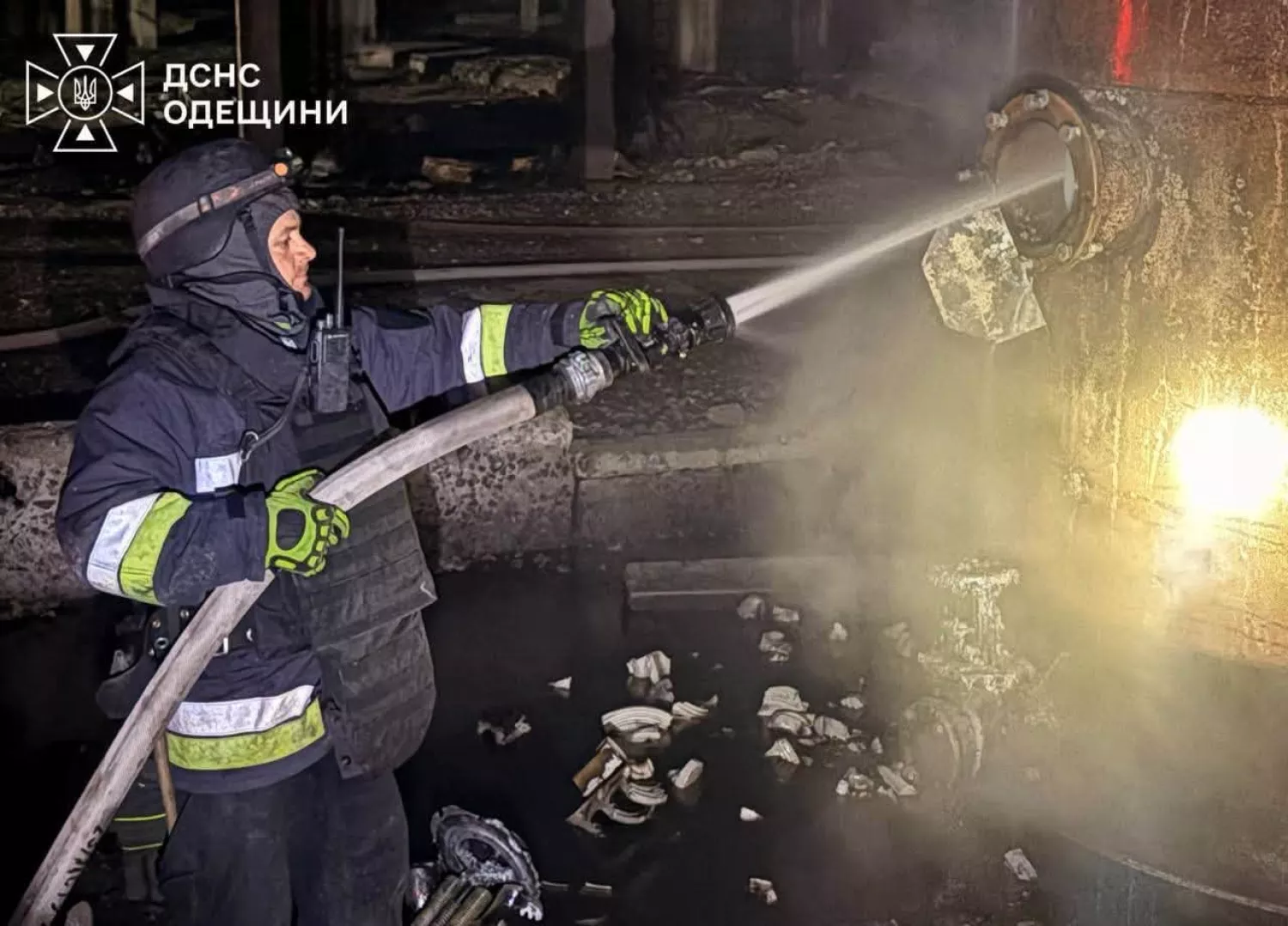 Російська атака пошкодила енергооб’єкти на Одещині. Фото: ДСНС