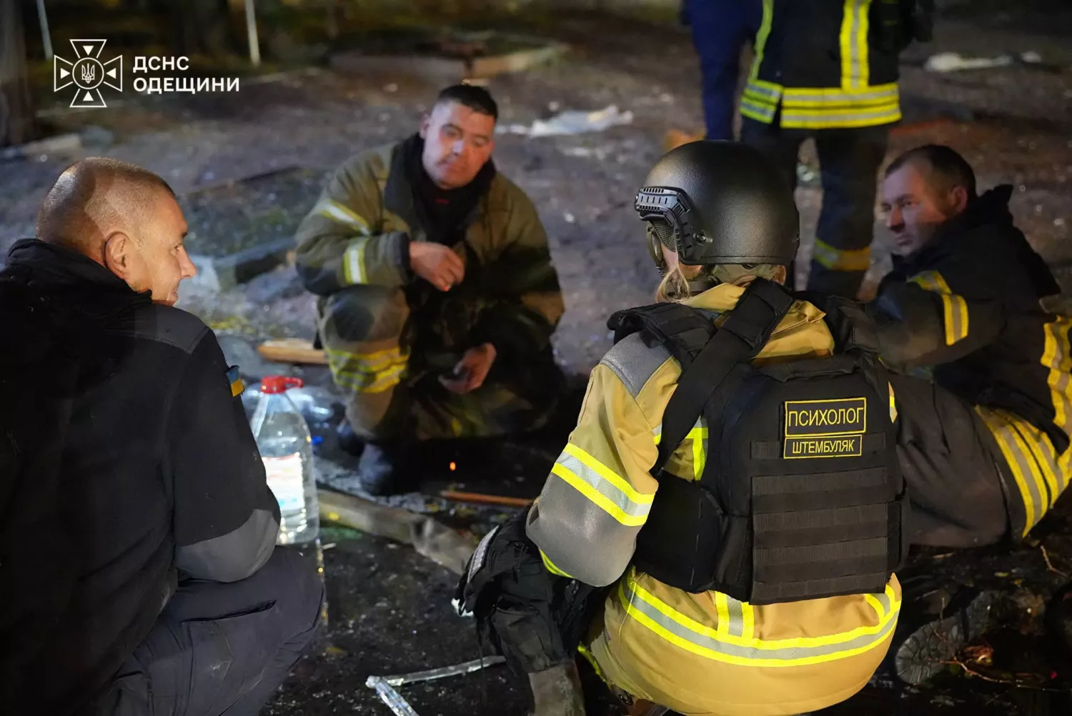 Повторний вибух під час гасіння пожежі в Одесі поранив чотирьох людей. Фото: ДСНС