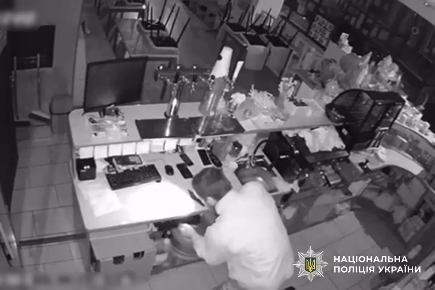 У Миколаєві чоловіка підозрюють у крадіжці з кафе та проникненні до приватного будинку. Фото: Нацполіція