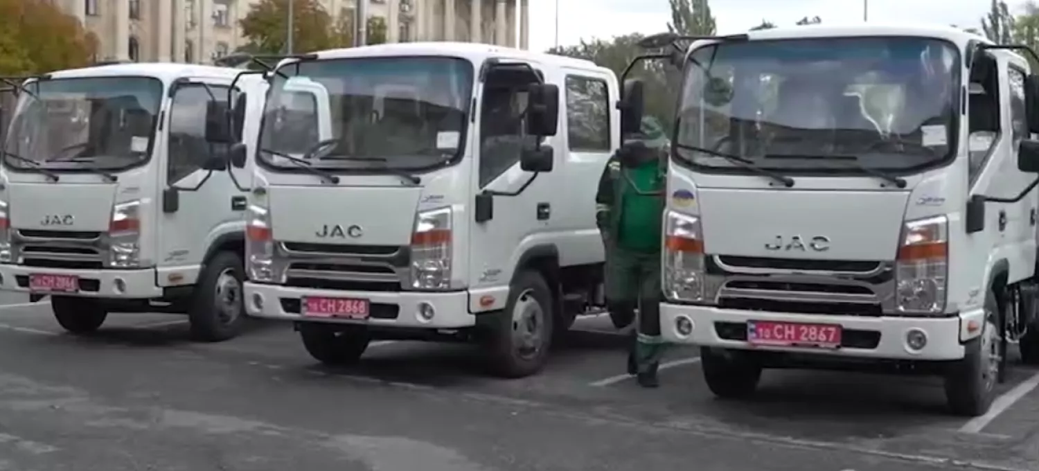 Миколаїв отримав чотири автомобілі для комунальних служб. Фото з телеграму каналу Олександра Сєнкевича