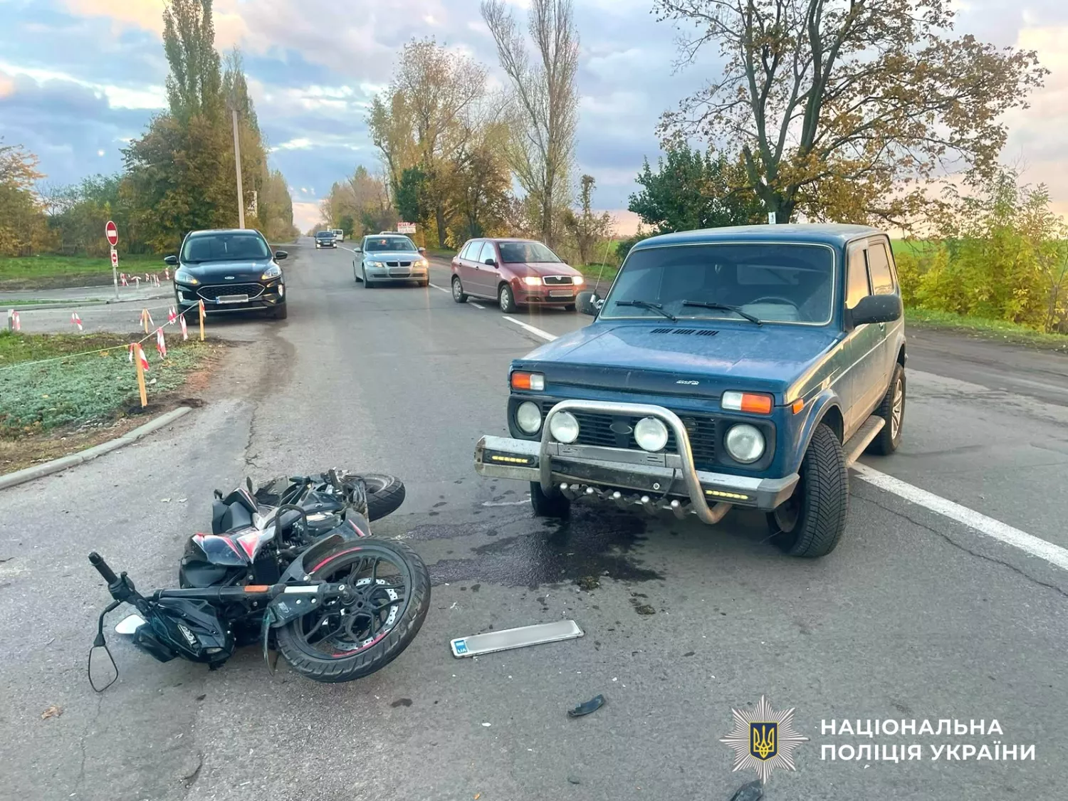 У Первомайську зіткнулися автомобіль і мотоцикл. Фото: Нацполіція