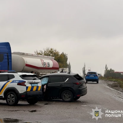 У Баштанці зіткнулися кросовер і вантажівка. Фото: Нацполіція