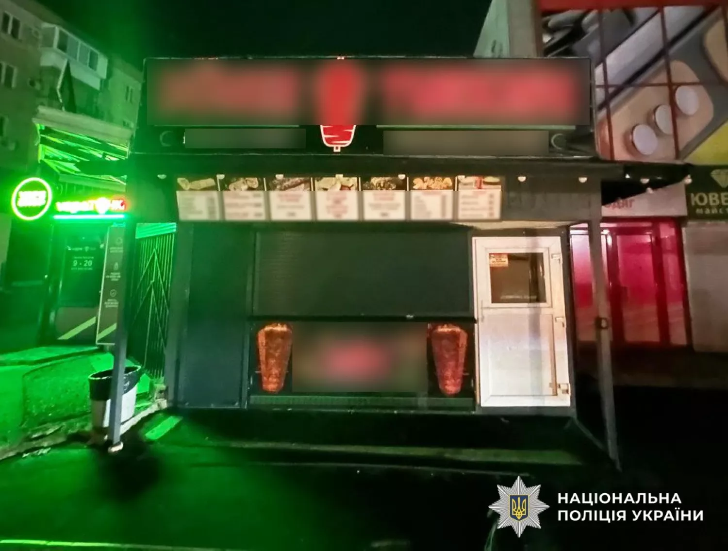 У Миколаєві затримали підозрюваного, який погрожував працівнику стрітфуду ножем. Фото: Нацполіція