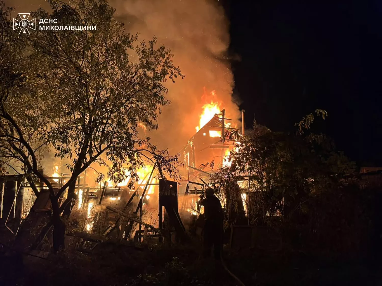 У Миколаєві за добу двічі горіли господарчі споруди. Фото: ДСНС