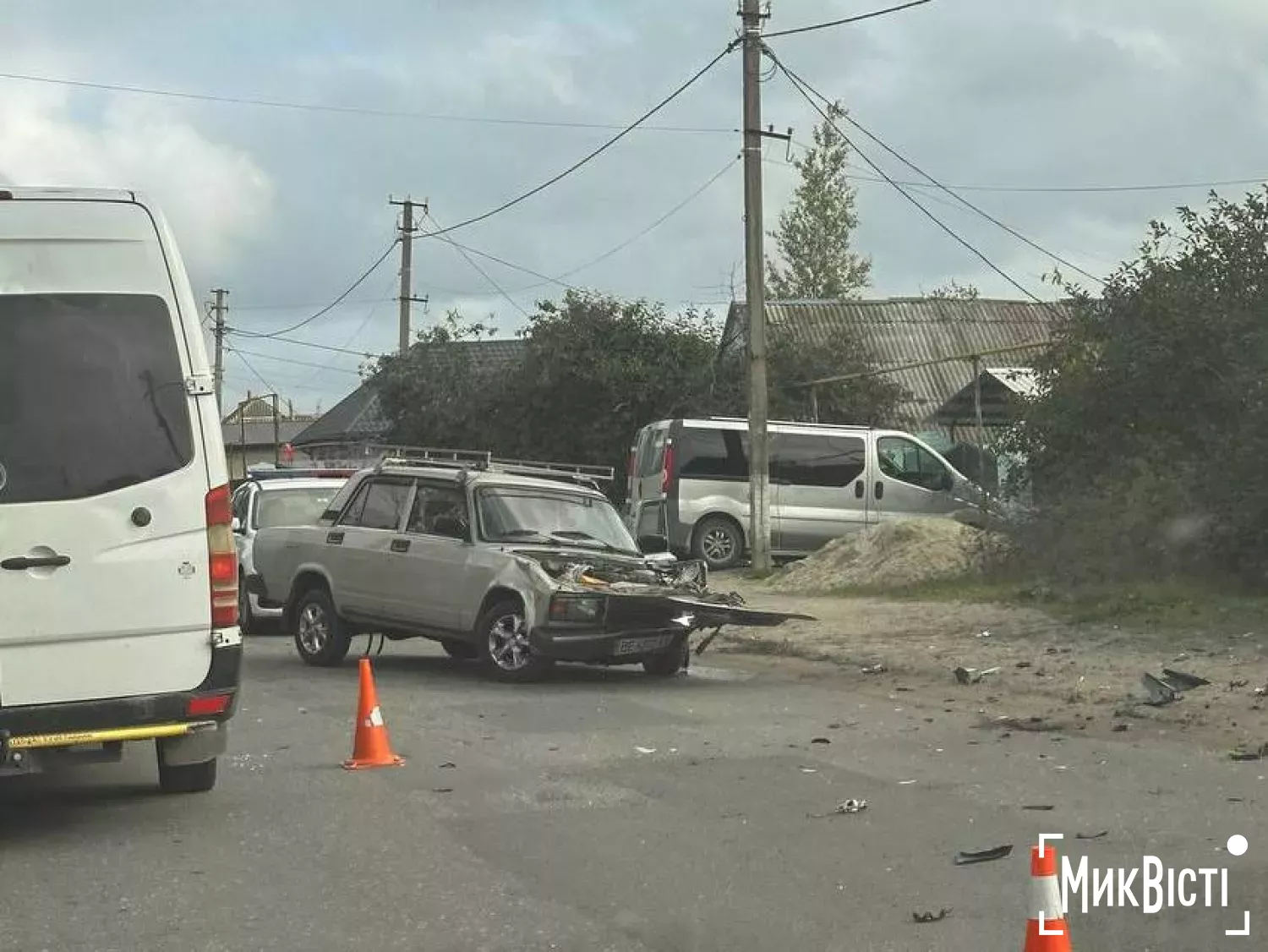 Водій мотоцикла та його пасажир постраждали в ДТП у Миколаєві. Фото: МикВісті