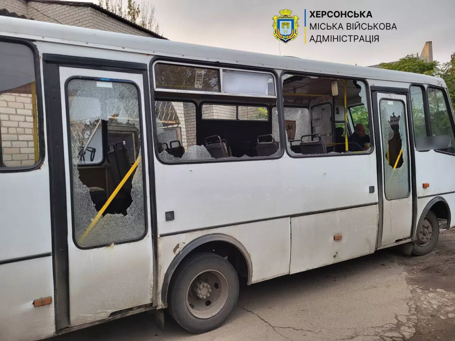 У Херсоні росіяни атакували маршрутку дроном. Фото: Ярослав Шанько