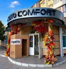 Підприємці облаштовують символічні укриття з картону. Фото з соцмереж