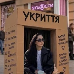 Підприємці облаштовують символічні укриття з картону. Фото з соцмереж