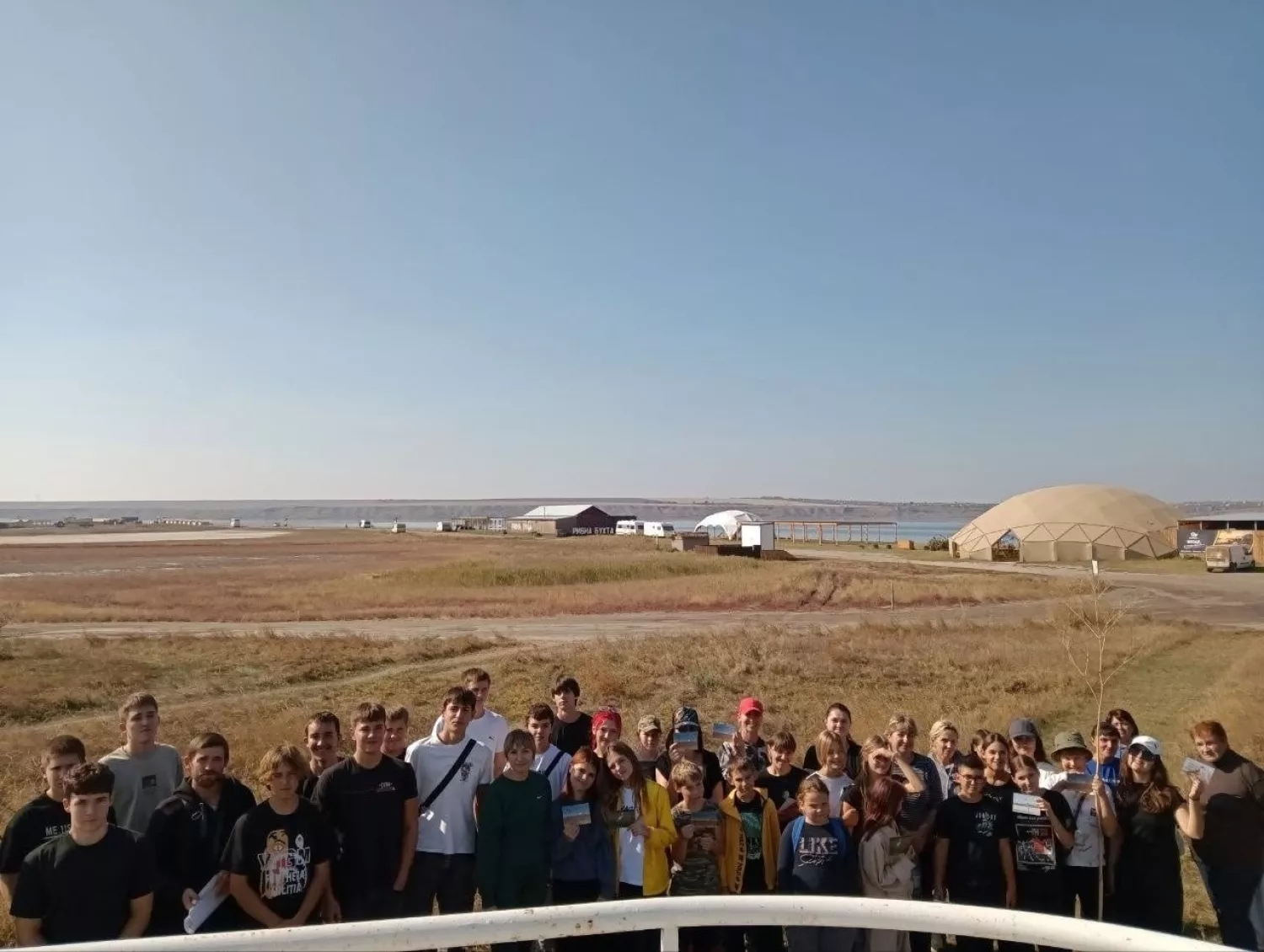 Діти та дорослі під час екопоходу &laquo;Стежками Тилігулу&raquo;. Фото: регіональний ландшафтний парк Тилігульський
