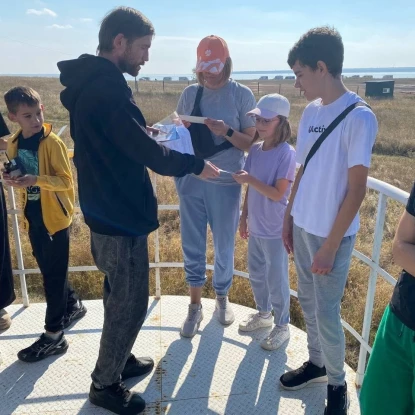 Діти та дорослі під час екопоходу «Стежками Тилігулу». Фото: регіональний ландшафтний парк Тилігульський
