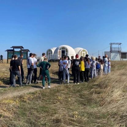 Діти та дорослі під час екопоходу «Стежками Тилігулу». Фото: регіональний ландшафтний парк Тилігульський