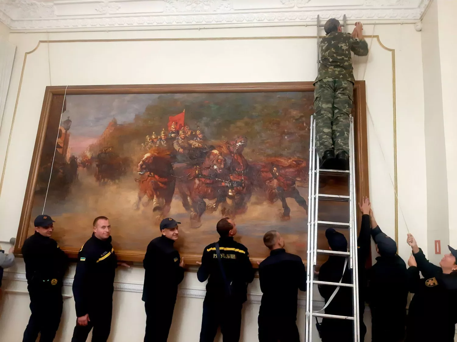 До Миколаївського обласного художнього музею імені Василя Верещагіна повернули картину художника Альфонса Жаби &laquo;На пожежу&raquo;. Фото: Facebook-сторінка музею