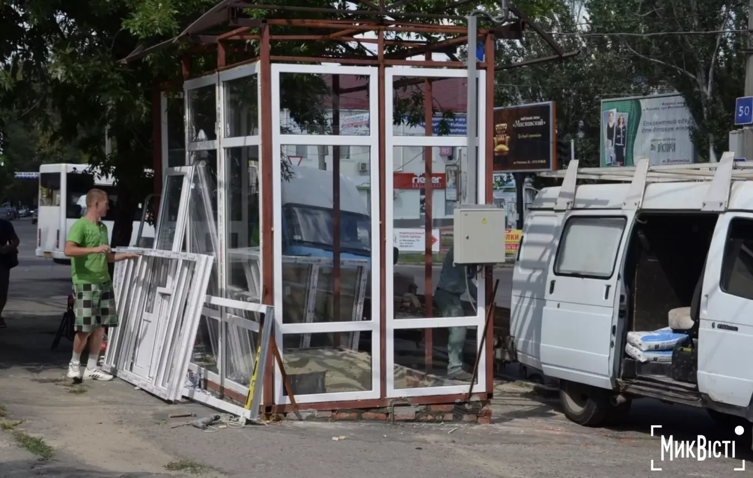 Демонтаж кіоску у Миколаєві. Архівне фото: МикВісті