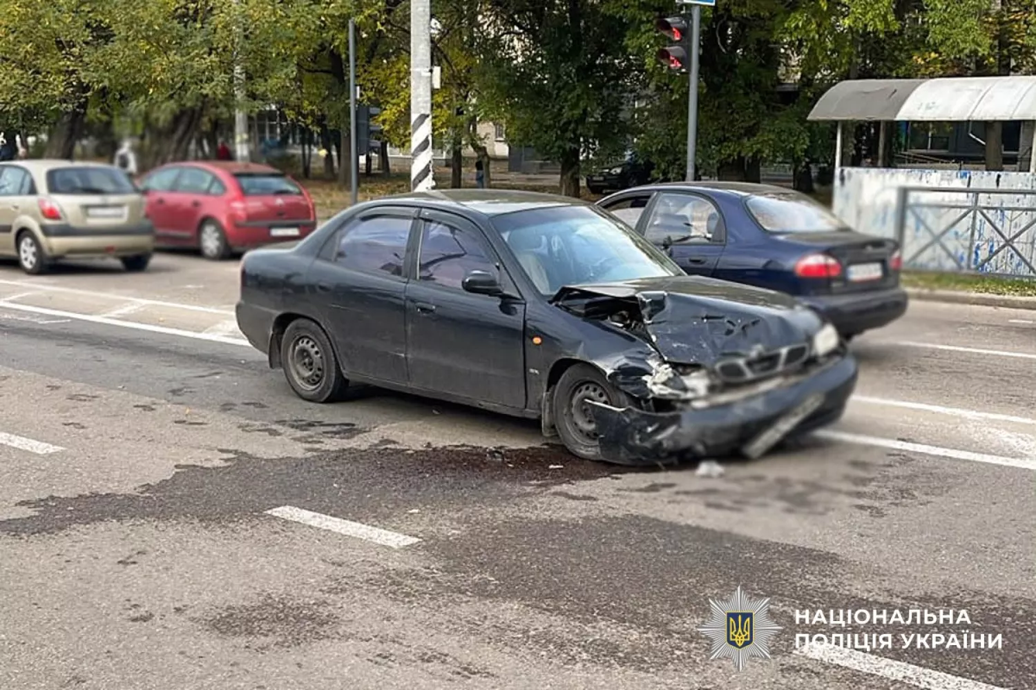 Після зіткнення двох легковиків у Миколаєві госпіталізували пасажира. Фото: Нацполіція