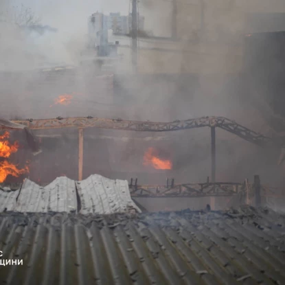 В Одесі під час пожежі меблевого складу загинули дві жінки. Фото: ДСНС