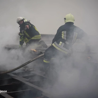 В Одесі під час пожежі меблевого складу загинули дві жінки. Фото: ДСНС