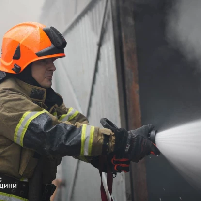 В Одесі під час пожежі меблевого складу загинули дві жінки. Фото: ДСНС