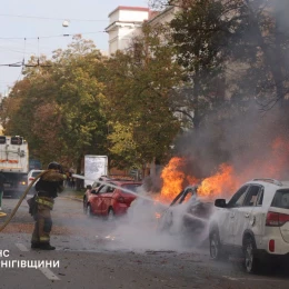 Наслідки російської атаки по центру Чернігова. Фото: ДСНС