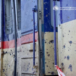 Наслідки російського удару по потягу у Дніпрі. Фото: Дніпропетровська ОВА