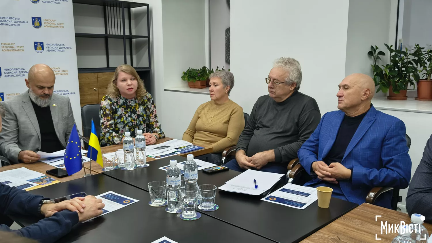 Валерій Ветров (праворуч) акцентував на проблемі, яка виникла через нову постанову Кабміну щодо укриттів та бізнесу. Фото: МикВісті