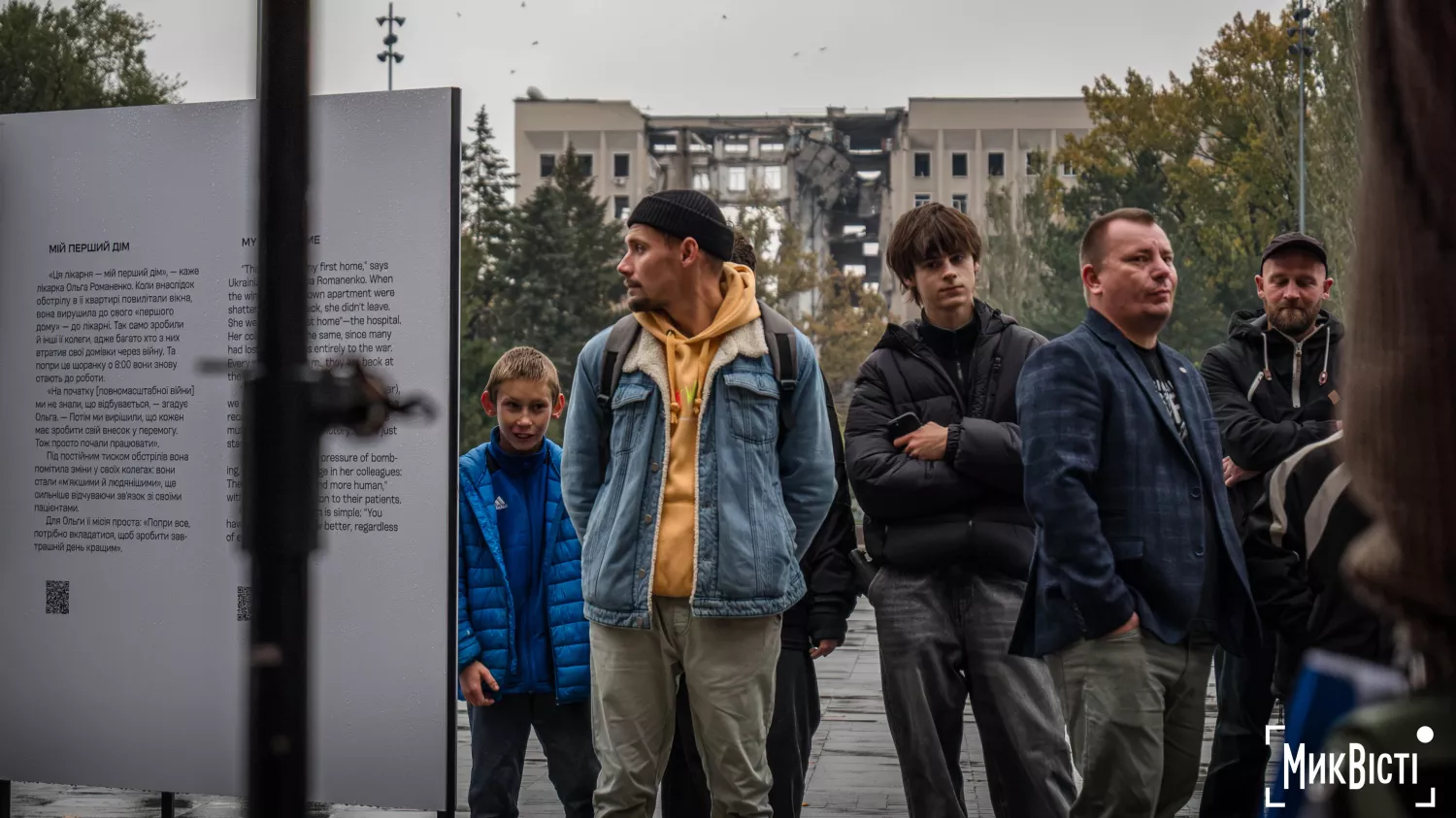 Фотовиставка данського фотографа Міккеля Гьорлика «Україна: На вістрі». Фото: Сергій Овчаришин, МикВісті