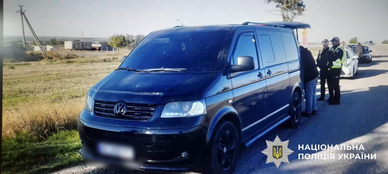 у Миколаївському районі поліцейські затримали підозрюваних у скоєнні злочину. Фото: поліція Миколаївшини
